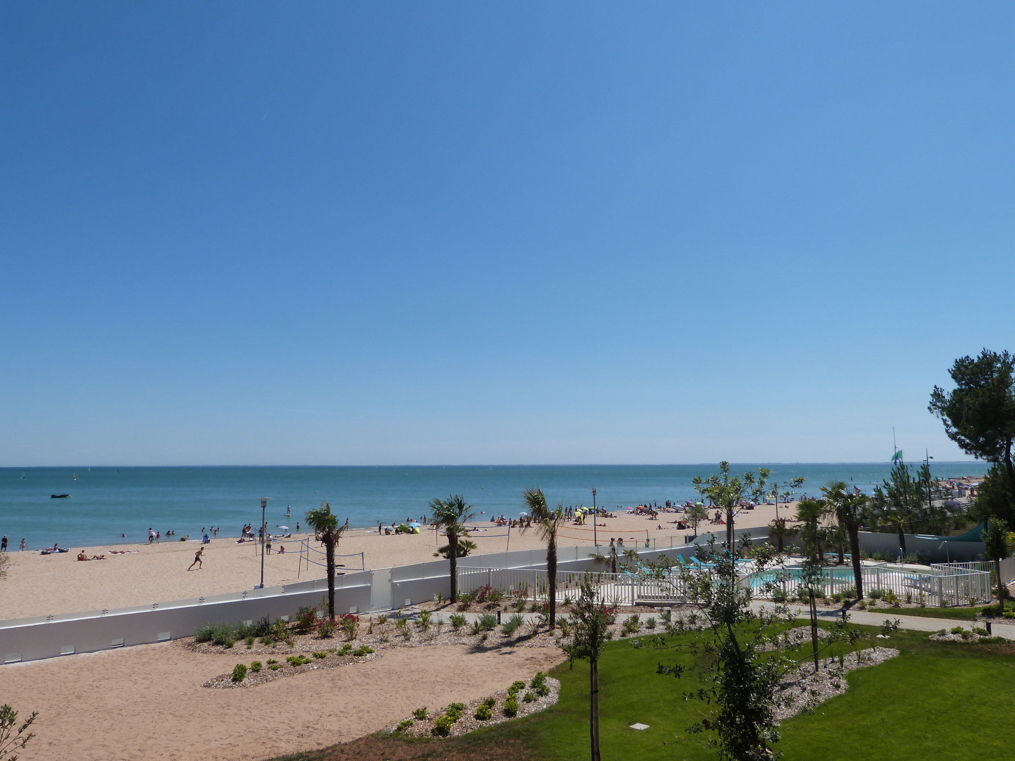 T3 balcon vue mer et piscine.JPG